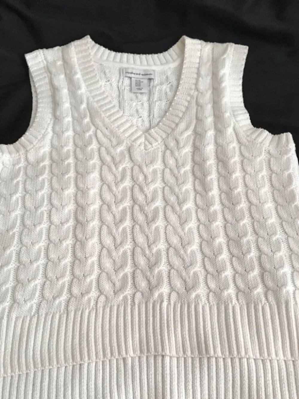 Cupcakes & Cashmere Light Cable Knit Hi-Lo Vest